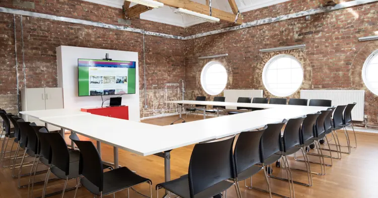 Angel room as horseshoe