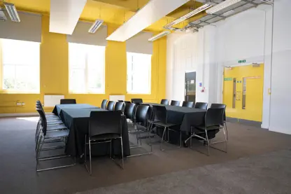 Lovely bright space right next to Lift Kitchen